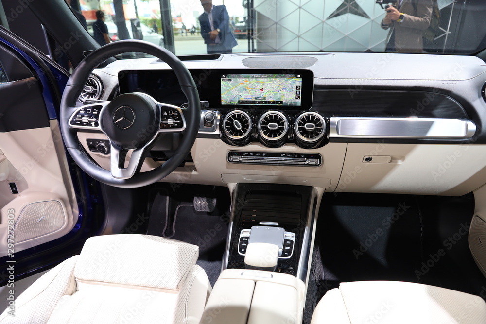 Mercedes Benz - GLB 220 d 4Matic - Interior detail view with controls and  steering wheel Stock-Foto