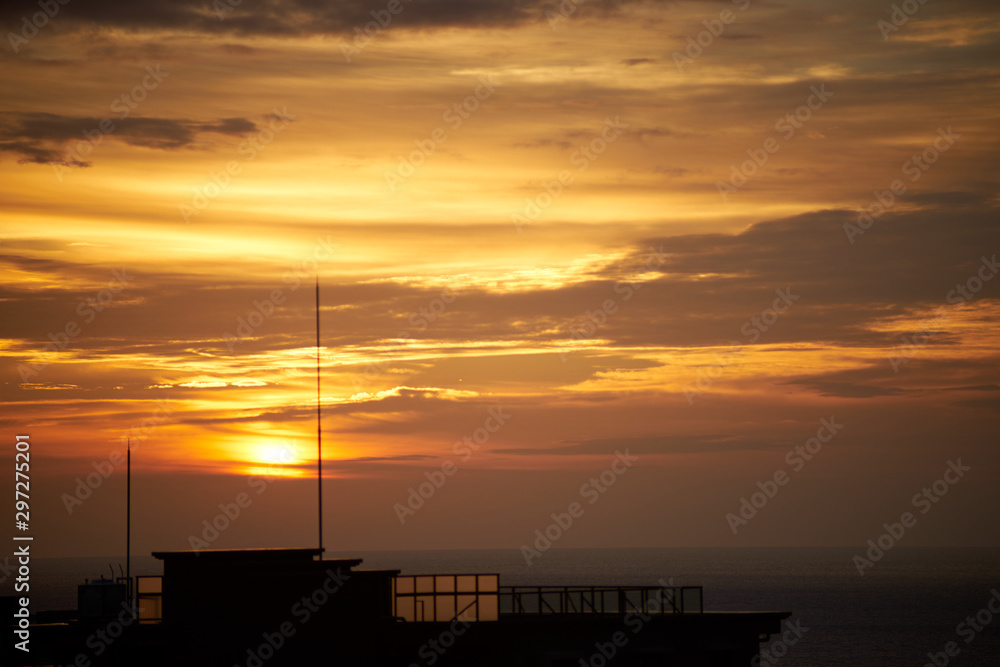 Fototapeta premium オレンジ色の空