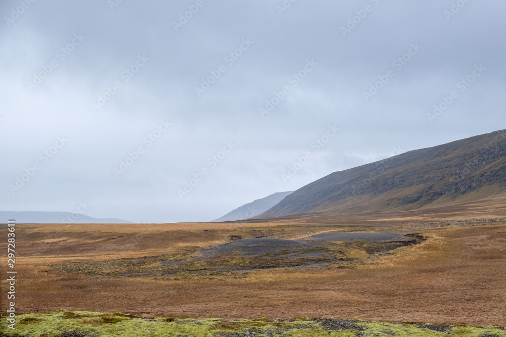 Landschaft nahe Borgarnes mit Blick auf Þorfinnsmýri und Tóftarholt. / Landscape near Borgarnes overlooking Þorfinnsmýri and Tóftarholt.