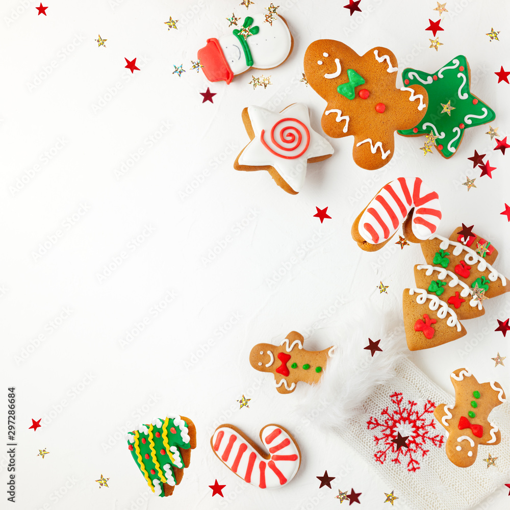 Naklejka premium Christmas holiday background with gingerbread cookies flying in motion. Winter or Christmas festive concept. Flat lay, copy space.