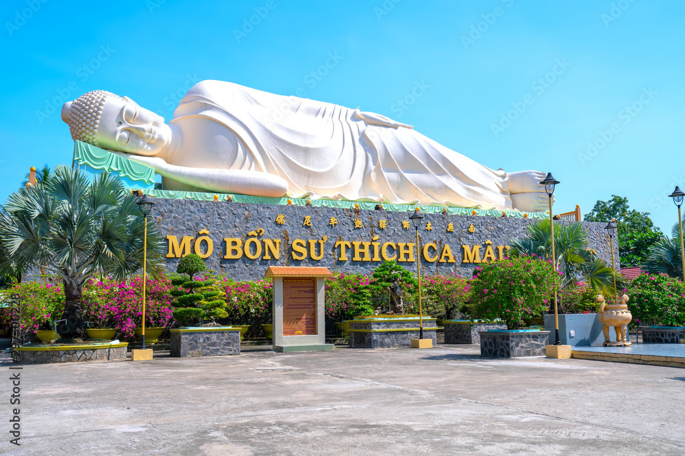 Φωτογραφία Statue of Budda in Vinh Trang pagoda, a place for people to practice spiritual emancipation, relax the soul in My Tho City, Vietnam