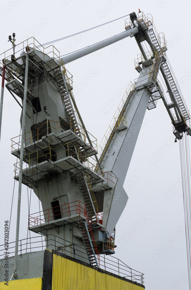 Obraz premium FLOATING CRANE - A great crane for special tasks at sea