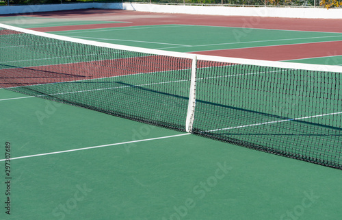Tennisplatz mit diversen Linien in der Detailansicht © Natascha