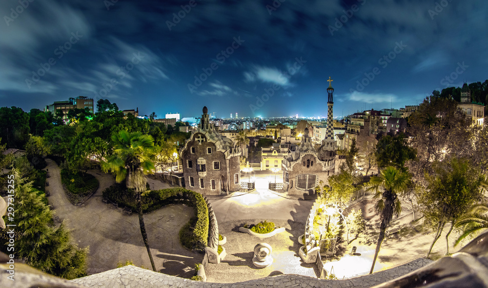 Naklejka premium Park Güell in night, Barcelona, Spain