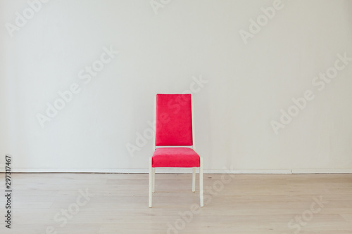 Fototapeta Naklejka Na Ścianę i Meble -  one pink chair in the interior of an empty white office