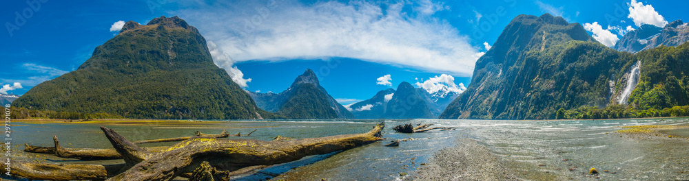 Aluminium schilderij met Milford Sound in New Zealand #297321078