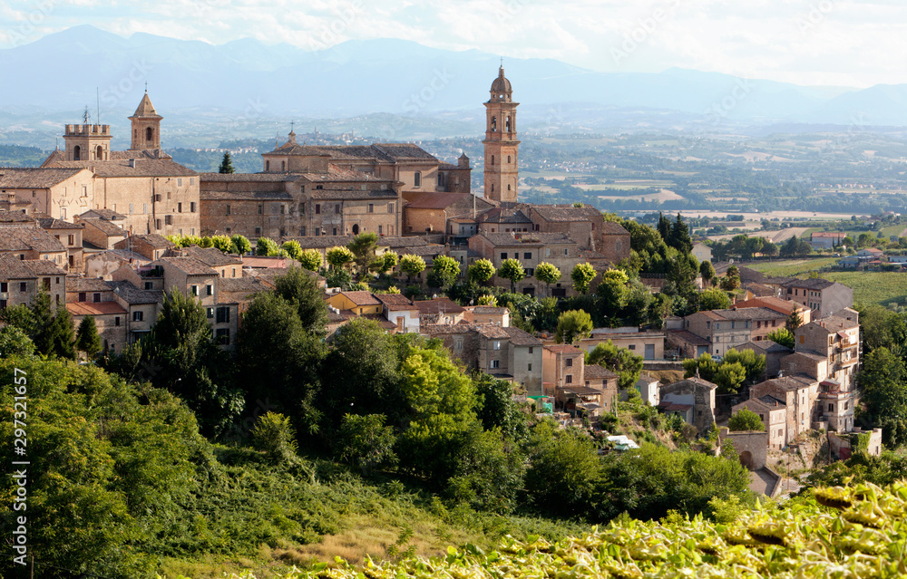 Paesaggio con Chiesa e campanile di Morrovalle in provincia di Macerata