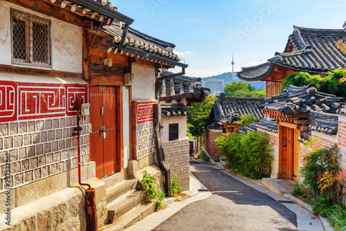 Photography Wonderful view of narrow street and traditional Korean houses