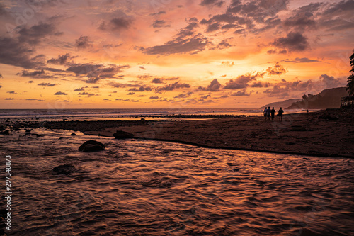 Sonnenuntergang in El Zonte, El Salvador photo