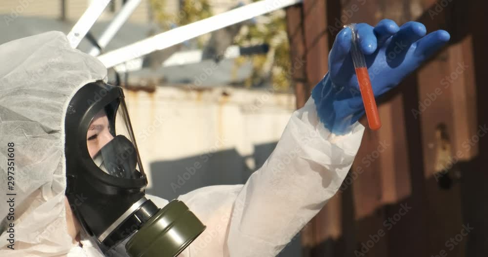 Vídeo do Stock: Girl environmentalist in field carries out mixing of ...
