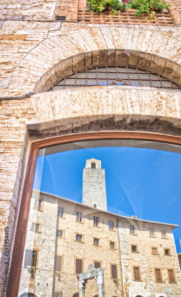 Fototapeta premium Window and old wall in San Gimignano square - Tuscany Italy
