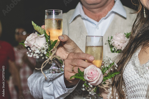 wedding couple toasting with champagne glasses