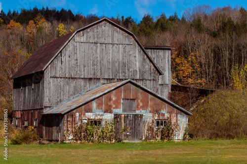 old barn in fall  © dg_basiove104