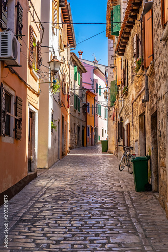 Fototapeta Naklejka Na Ścianę i Meble -  Narrow street with colourful building facades in romantic Town of Rovinj, Istra, Croatia