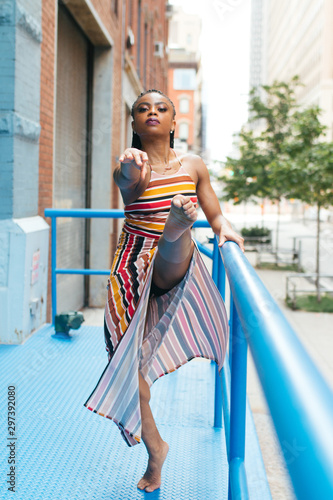 Dancer extending leg forward on pointe with arm parallel