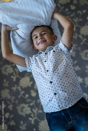 6 years old boy playing pillow fight game