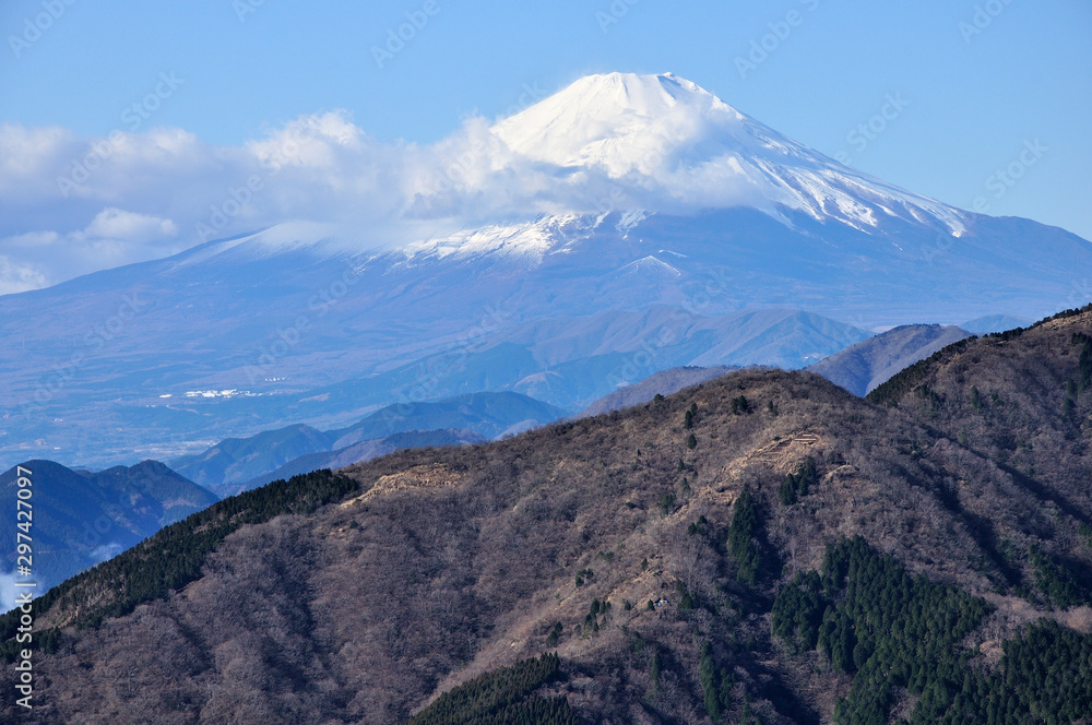 雲なびく富士山