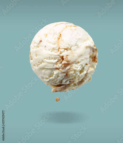 Billede på lærred flying ice cream scoop