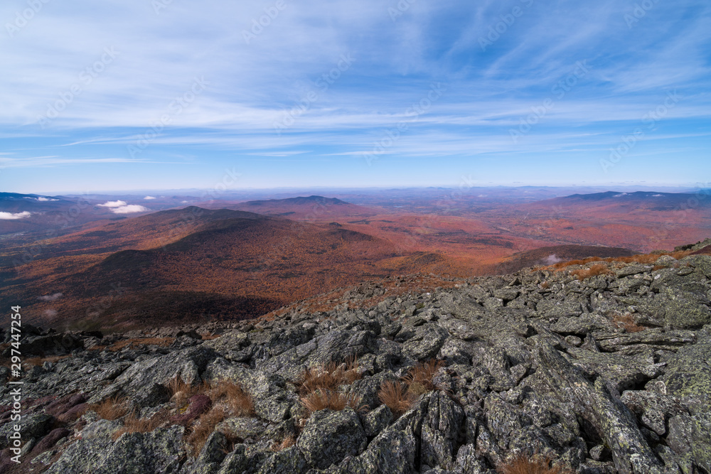 Obraz premium View over the surroundings of the presidential range, Mount Jefferson, NH, USA