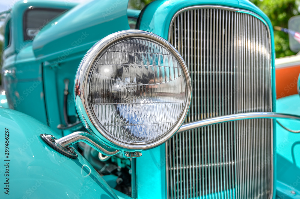 headlight of a classic car