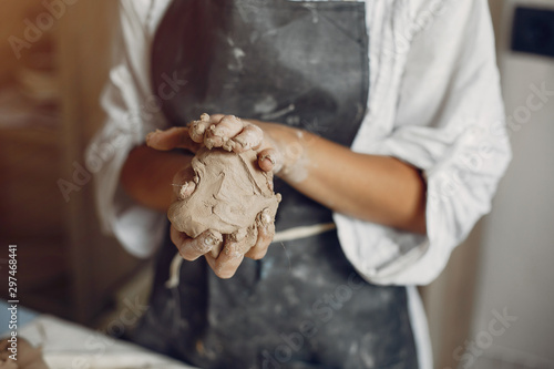 Foto Woman in a pottery