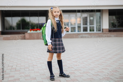 Quadro em tela Teenage schoolgirl in uniform.