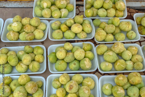 figs for sale at the market