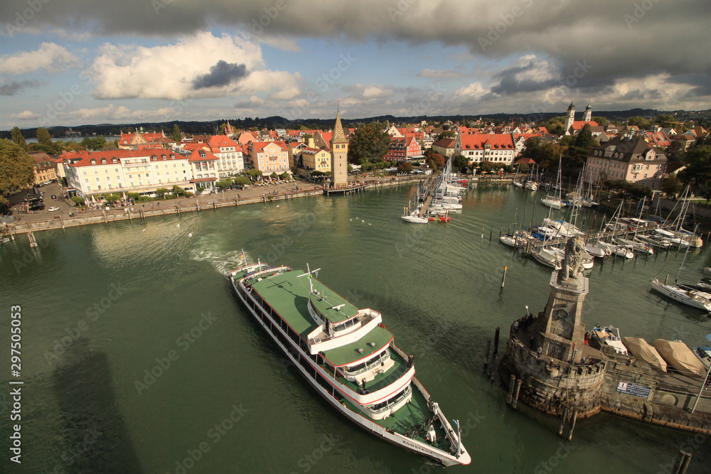 Blick vom Leuchtturm auf den Lindauer Hafen