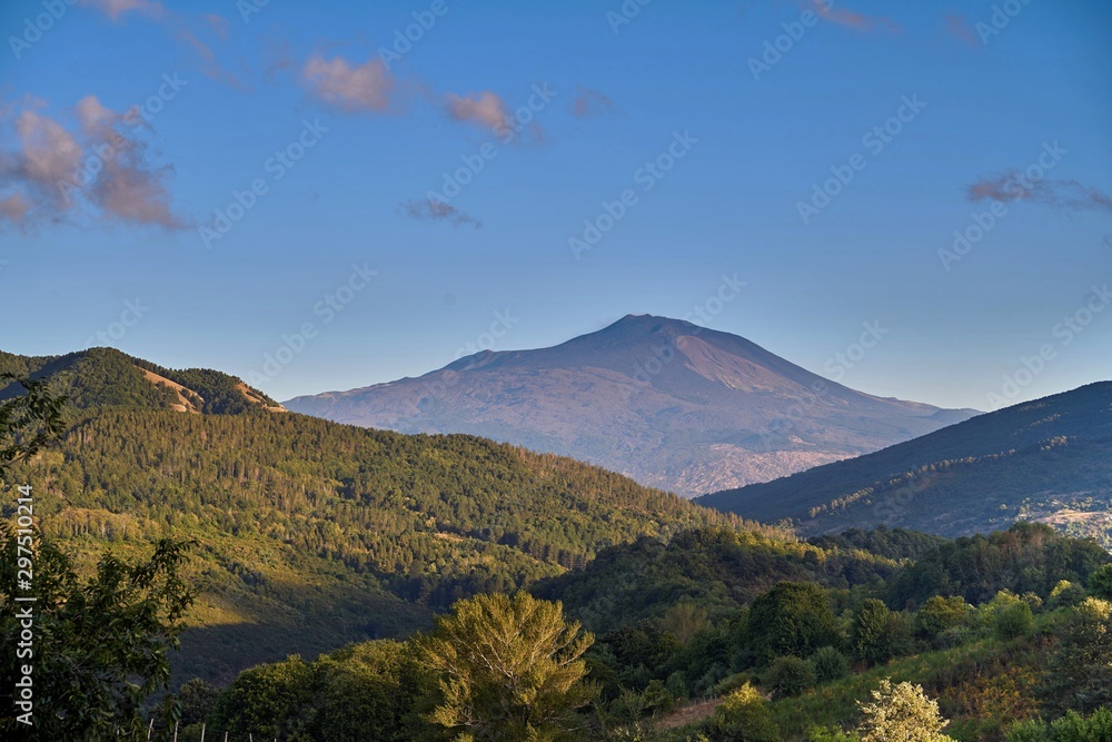 Il vulcano Etna, visto dai Nebrodi