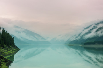 Leinwandbilder Wartezimmer Türkisfarbener Bergsee in Kanada  © Galyna Andrushko
