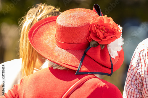 Fotografia Frau mit roten Hut