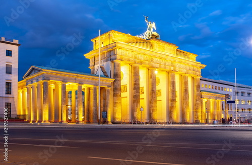 Brandenburg Gate  Brandenburger Tor  at night  Berlin  Germany