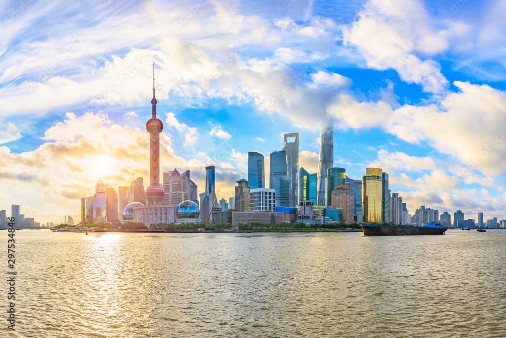 Obraz premium Architectural landscape and city skyline in Shanghai