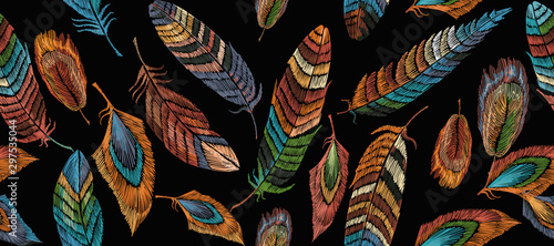 Color feathers horizontal seamless pattern. Classic embroidery. Fashionable template for clothes, t-shirt design. Tribal style, native american art