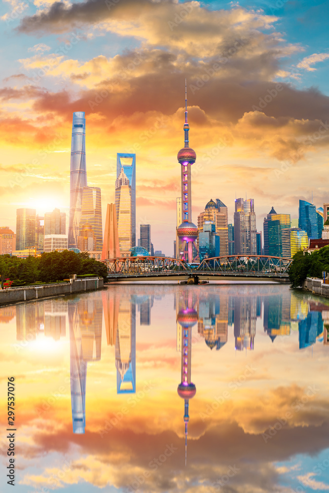 Fototapeta premium Architectural landscape and city skyline in Shanghai