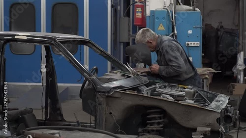 welding and restoration of an old car