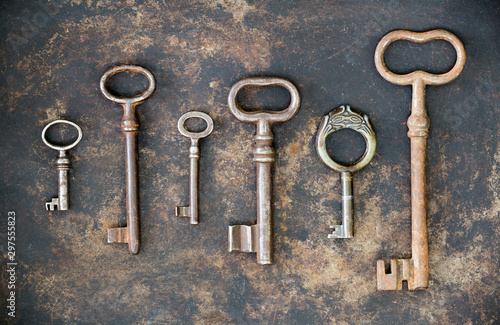 Group of antique keys, teamwork, cooperation concept © Reddogs