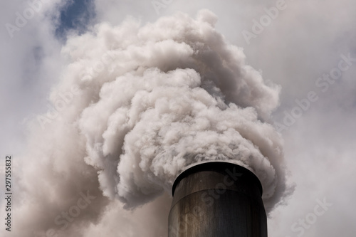 Fotografi smoke stack billowing smoke