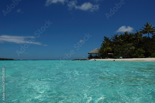 Fototapeta Naklejka Na Ścianę i Meble -  A shiny summer day in the Maldives