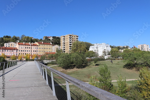 La Passerelle de la Paix sur le fleuve Rhône dans la commune de Caluire et Cuire - Département du Rhône - France