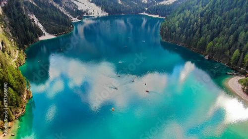 Fototapeta Naklejka Na Ścianę i Meble -  Lake of Braies, it's colors are magical, a corner of paradise in Sudtirol