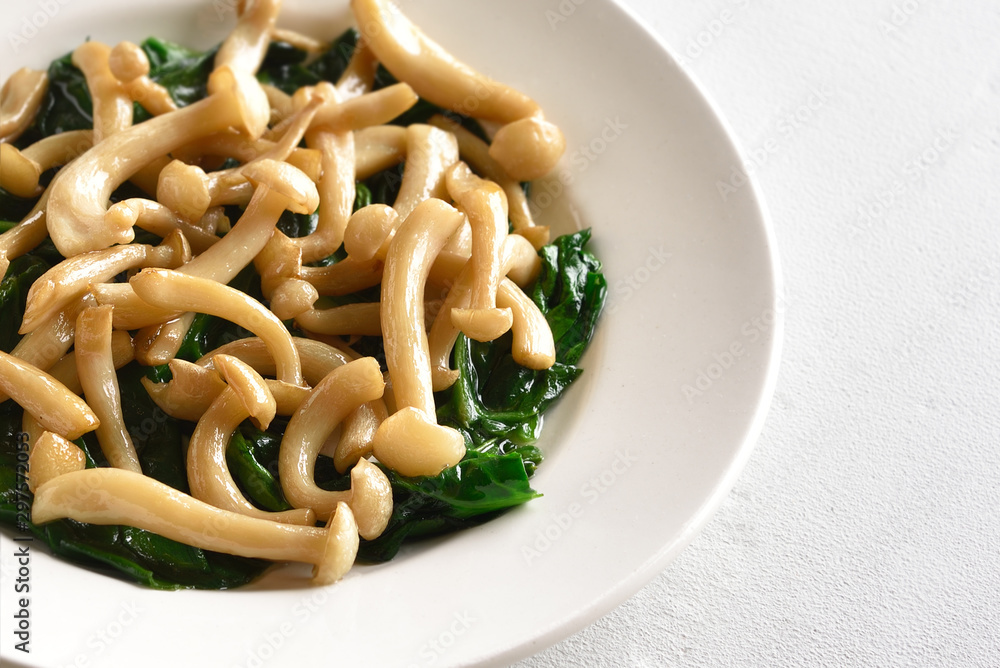 Cooked white beech mushrooms Cooked white beech mushrooms