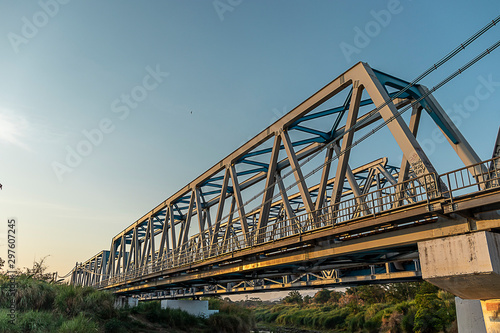Fototapeta Naklejka Na Ścianę i Meble -  the railway bridge