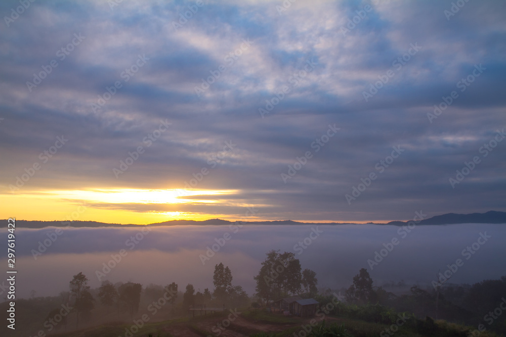 Obraz premium sunrise in the mountains with white fog