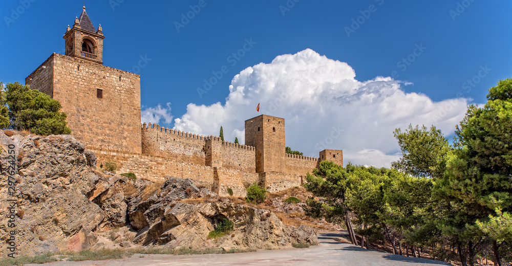 custom made wallpaper toronto digitalWeg zum Festungshügel Alcazaba in Antequera Andalusien