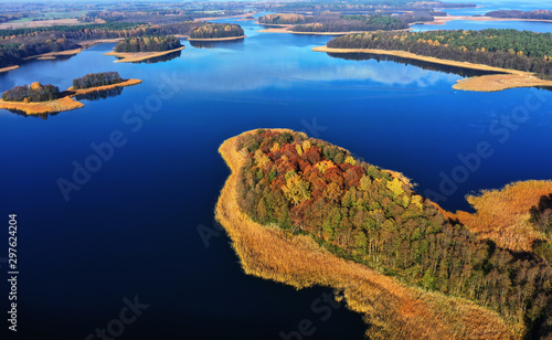 Fototapeta Naklejka Na Ścianę i Meble -  jesień na Mazurach w północno-wschodniej Polsce