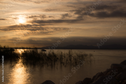 Langzeitbelichtung mit Graufilter - Sonnenuntergang am Gardasee