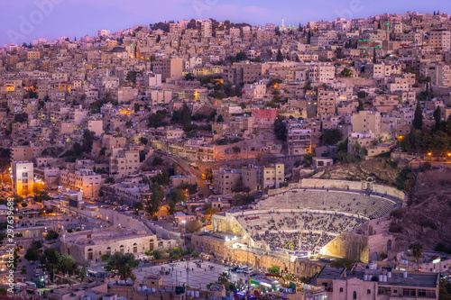 Fotografía The roman theater at dusk, Amman, Jordan