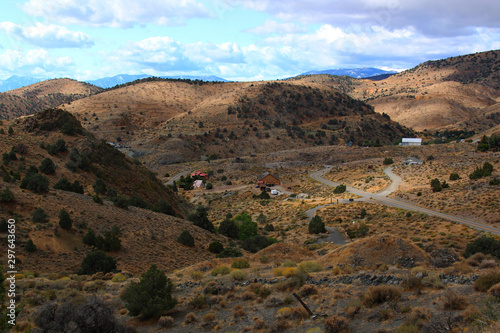 Ranches in the canyons of the sierra nevada foothills © ronm