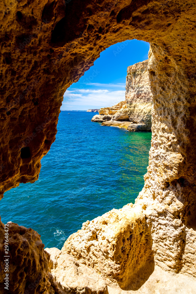 Fototapeta premium Algar Seco Carvoeiro à l'Algarve au Portugal